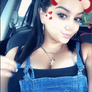 Meet your Posher, Yari